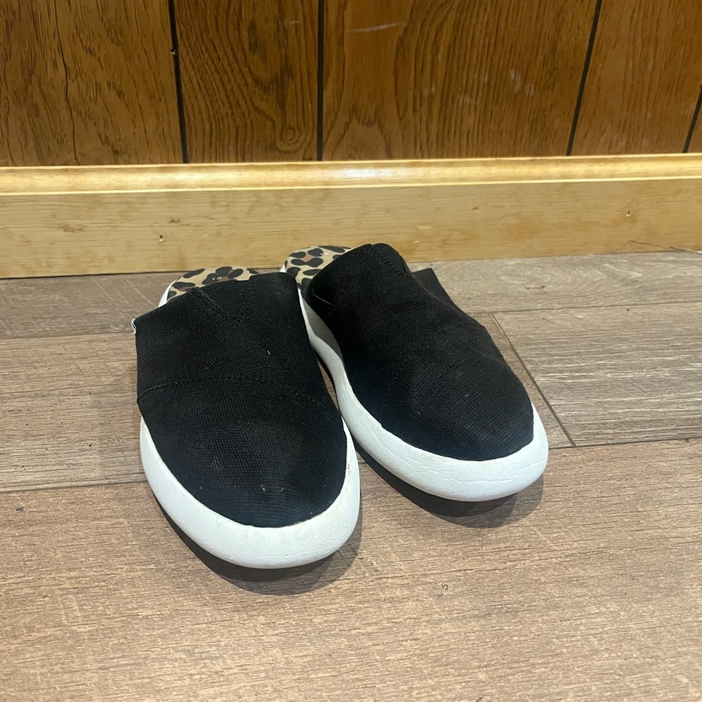 Toms Black Slip-On Sneakers with Leopard Print